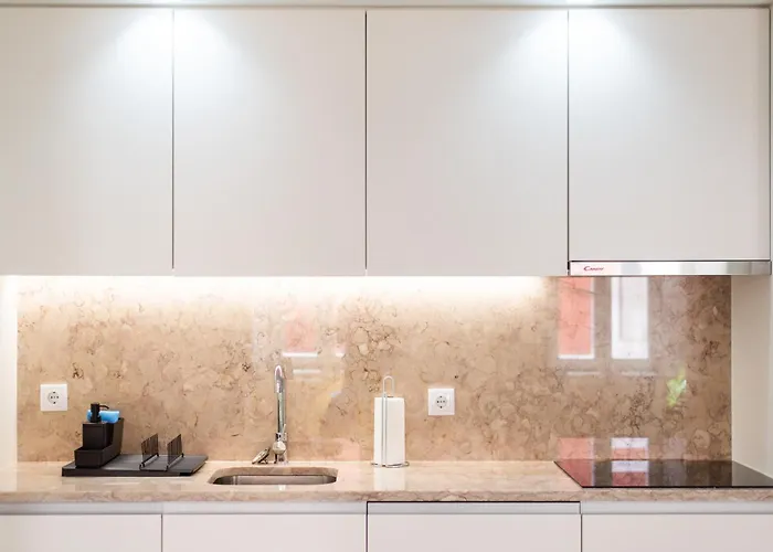 Pardal Rc A - Luxury 2 Bed In Alcantara Apartment